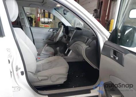 2013 Subaru Forester 2.5X Premium z USA, uszkodzony, nr VIN JF2SHADC6DG418539